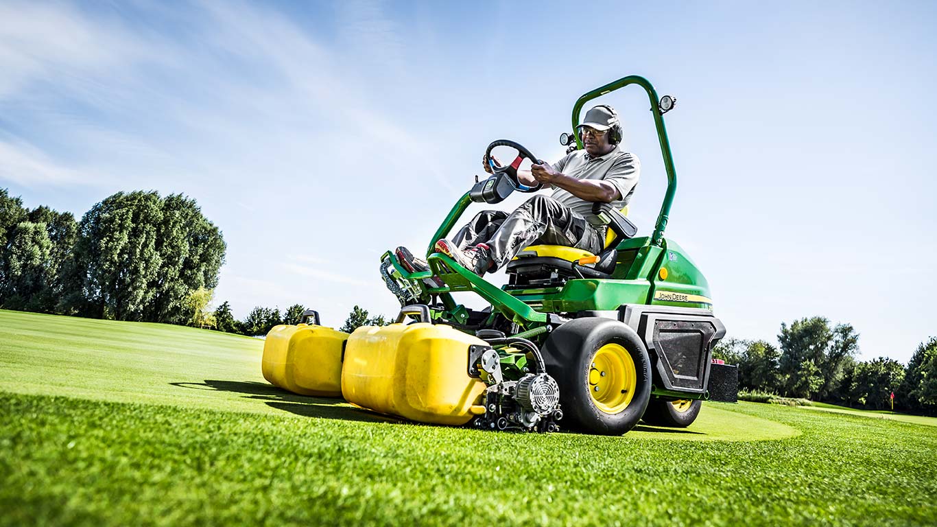 Maschinen für die Golfplatzpflege