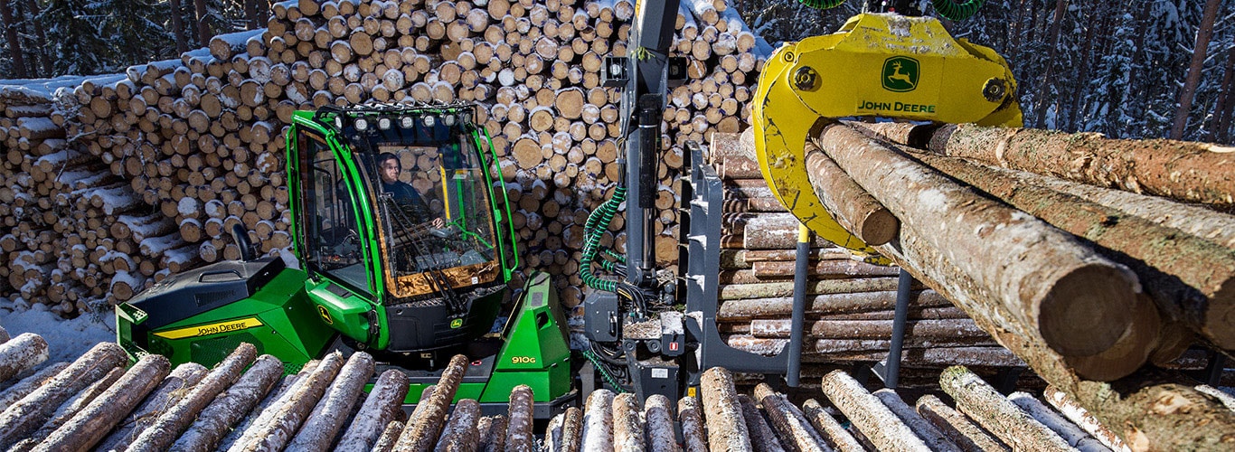 John Deere Rückezug mit Greifer