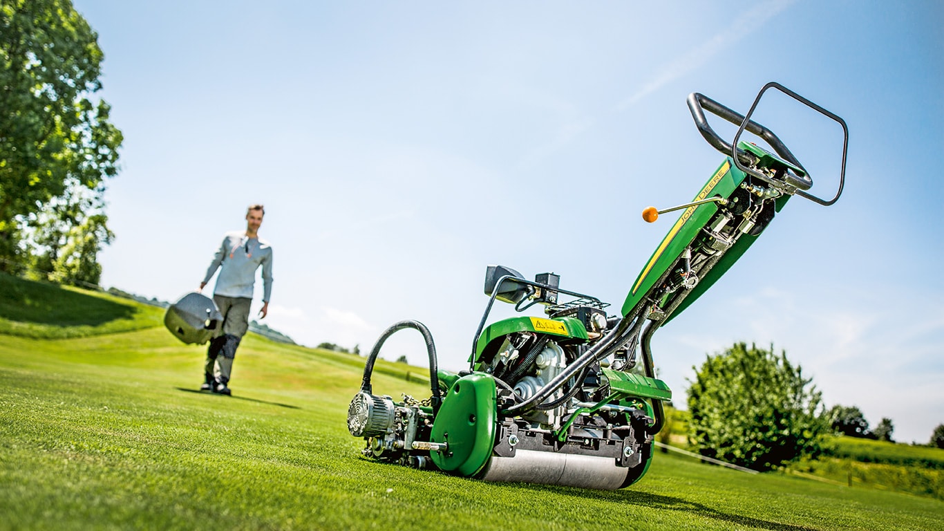 E-Cut Hybrid 220, Feld, Golfplatz, handgeführte und Triplex-Green-Mäher, Golf- und Sportplatzpflege